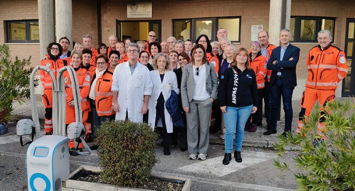 Solidarietà, casco refrigerante consegnato a Oncologia medica dell’Aou Senese