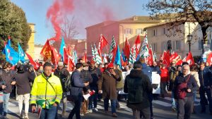 Beko Siena, in 400 in corteo contro la chiusura dello stabilimento