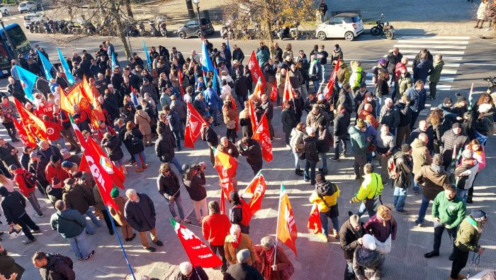 Beko Siena, la solidarietà del cardinale Lojudice al corteo dei lavoratori