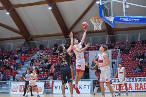 Serie B nazionale: Ruvo di Puglia si impone a Chiusi, San Giobbe battuta 72-78