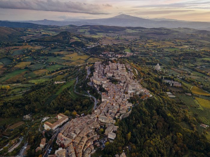 Turismo sostenibile a Montepulciano, istituita Ztl per i bus turistici