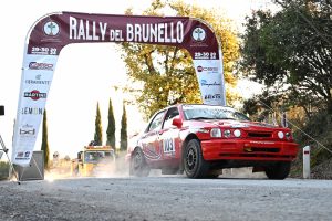 Valter Pierangioli e Lorenzo Bertelli brindano alla vittoria del Rally del Brunello