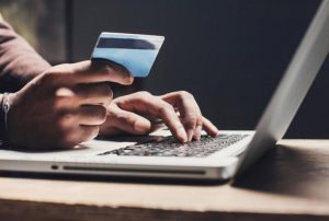 Saldi e shopping, attenzione alle fregature: tra prezzi e acquisti online, i consigli anti truffa