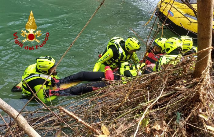 Colle Val d'Elsa, Vigili del Fuoco soccorrono una persona nel fiume, ma è una simulazione