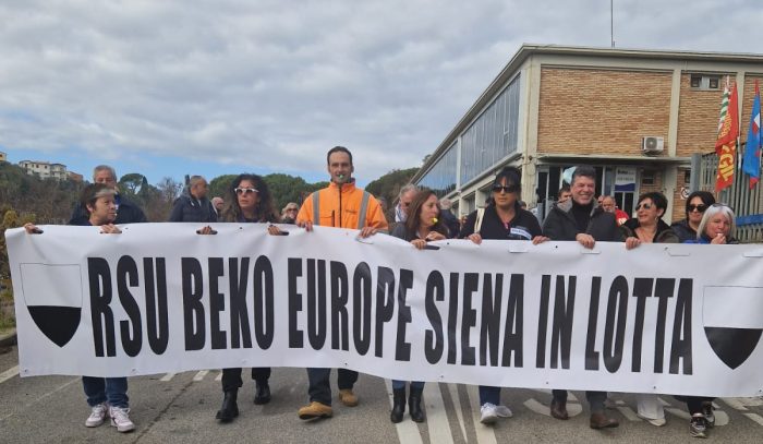 Beko Siena, lavoratori in corteo e poi in Provincia. In arrivo una grande manifestazione e un'interrogazione al Ministro sulla Golden Power