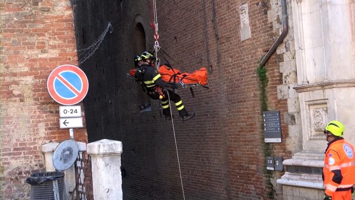 Siena, prove di evacuazione per Torre del Mangia e Bottini. Magi: "Dimostrato di essere pronti"