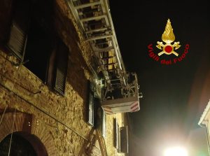 Montalcino, 12 cani morti nell'incendio di un appartamento a Montisi