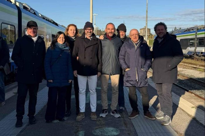 "Pendolari in attesa", test sulla tratta ferroviaria Siena-Chiusi: esito disastroso