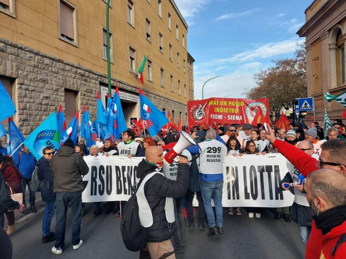 Metalmeccanici, a Siena in 600 al corteo per il rinnovo del contratto