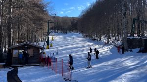 Monte Amiata, gli impianti aperti fanno gola per le vacanze sulla neve "vicino a casa"