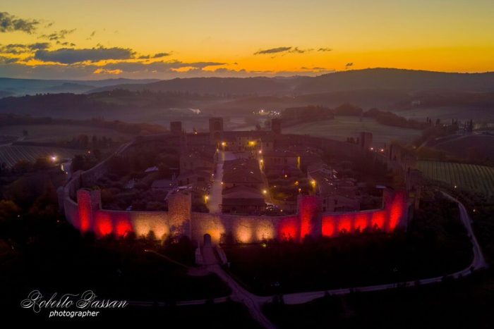 Monteriggioni, conclusa la riqualificazione dell'illuminazione delle mura del Castello