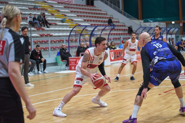 Serie B Nazionale: partita rocambolesca a Chiusi, Latina vince 98-106