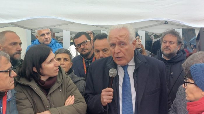 Beko, Giani ai lavoratori di Siena: "Domani sarò a Roma con voi"