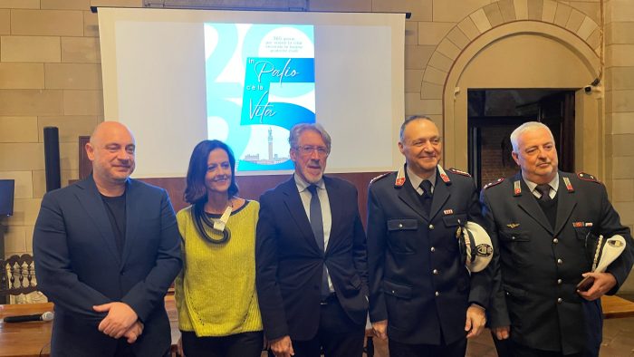 "In Palio c'è la vita", ecco il calendario 2025 della Polizia Municipale di Siena