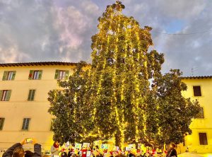 Colle Val d'Elsa, in Piazza Arnolfo il concerto di Natale delle scuole elementari