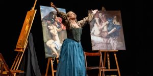 “Non fui gentile, fui Gentileschi”, Debora Caprioglio al Teatro dei Rozzi di Siena