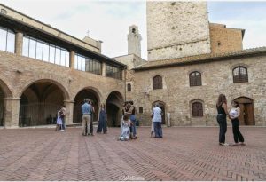 Colle Val D’Elsa, si cercano coppie con legami affettivi per laboratorio e riprese video