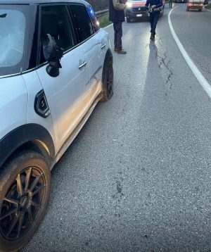 Siena, incidente tra auto e moto in via Massetana Romana, un ferito