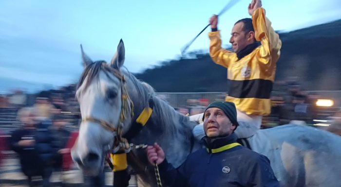 Palio di Buti 2025, vince San Francesco con Beniamino montato da Gavino Sanna