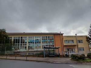 Siena, lavori urgenti al sottotetto della scuola Pascoli. I genitori: "Vogliamo rassicurazioni e chiarezza per i nostri figli"