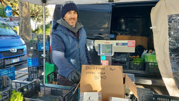 Siena, solidarietà a Km 0. Al mercato di filiera corta raccolta fondi per lavoratori Beko