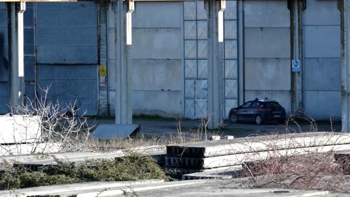 Cadavere trovato vicino all'autostrada a Montepulciano, oggi l'autopsia per risolvere il giallo