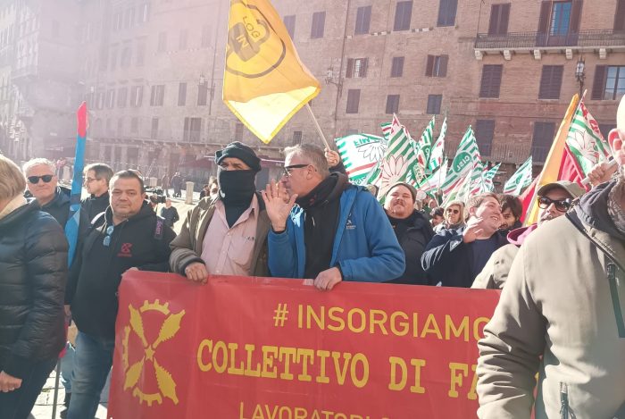 Siena, Movimento Log-In a fianco dei lavoratori Beko nella manifestazione di oggi