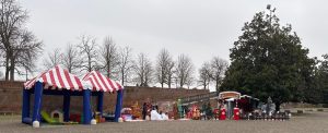 Villaggio di Babbo Natale a Siena, botta e risposta Piccinni-Sena Civitas a suon di foto